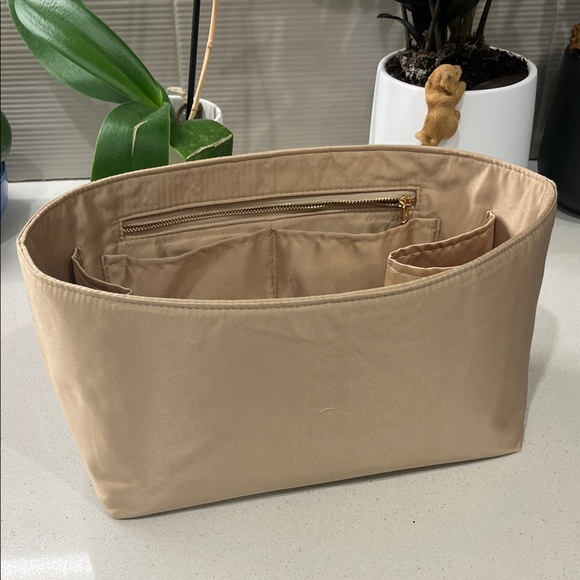 Soft satin Beige Organizer Insert with Pockets - Picture 1 of 7